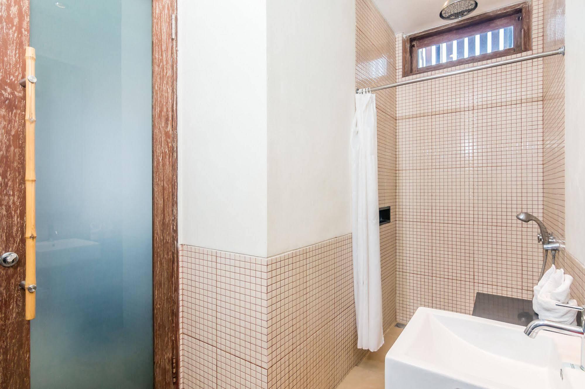 Zen Rooms Badung Nyangnyang Sari Kuta Lombok Kültér fotó